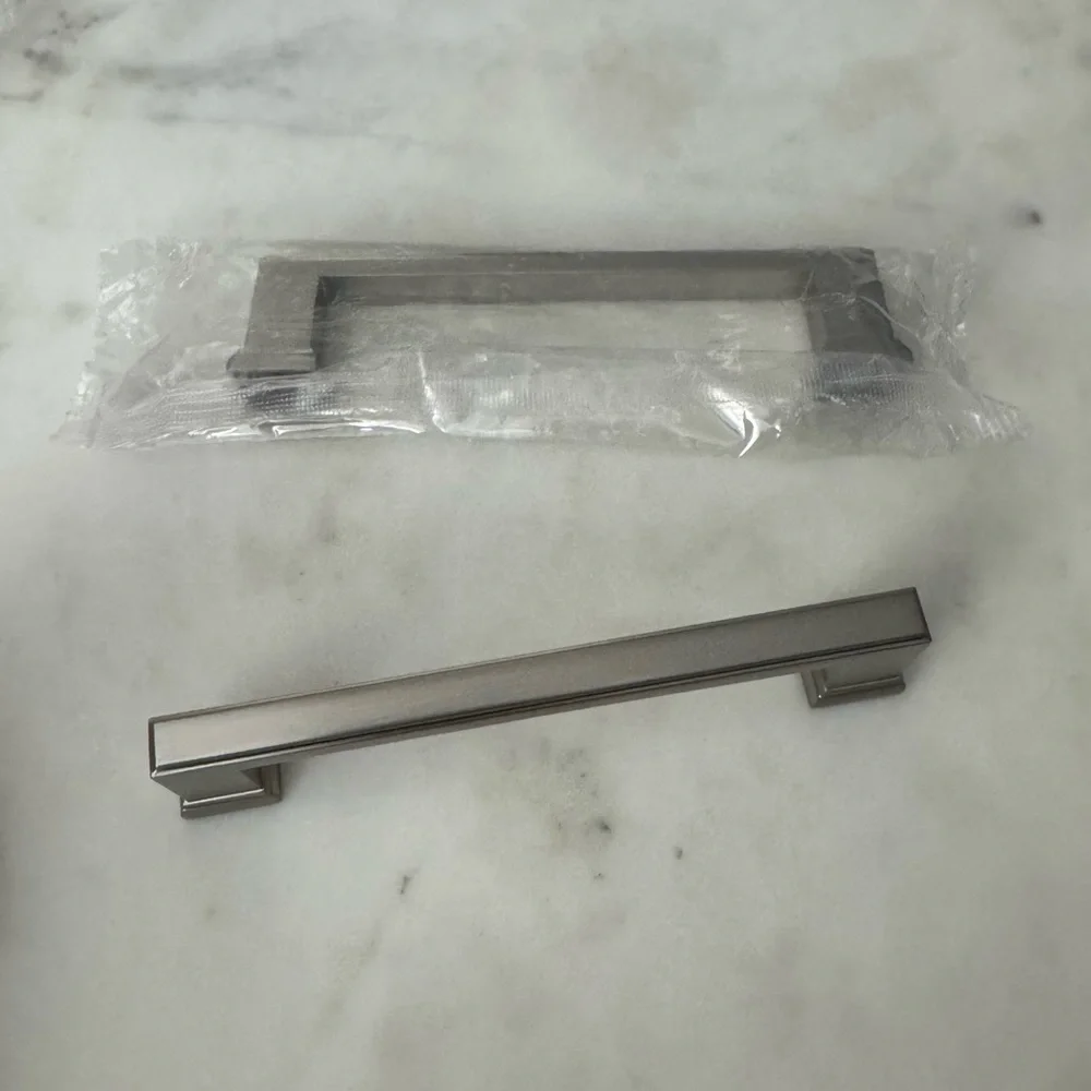🛍🏙3️⃣ for $1️⃣5️⃣ 🆕 Bundle of 2 Glacier Bay brushed satin nickel cabinet pulls
